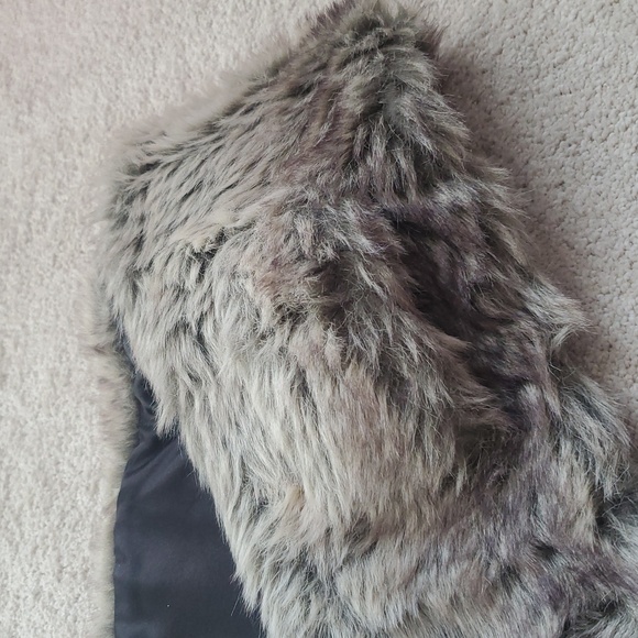 Aldo Faux Fur Scarf Gray - Picture 6 of 6